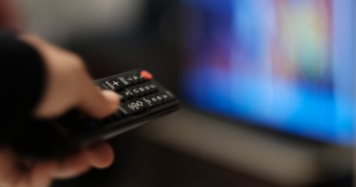 Control remoto cambiando series Netflix