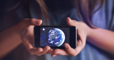 Celular mostrando la tierra